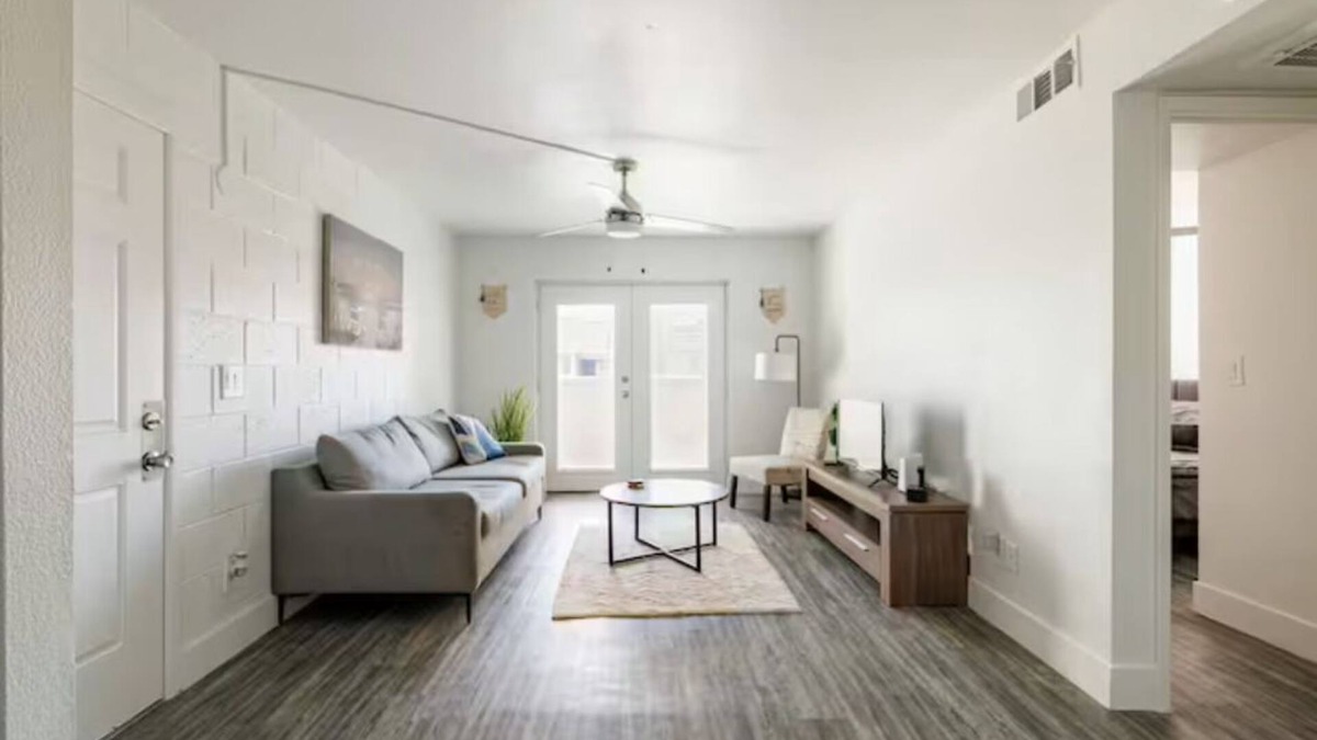 Alegre Community Apartment | Striking 2 Bedroom With Pool in Tempe - 10 min from PHX sky harbor