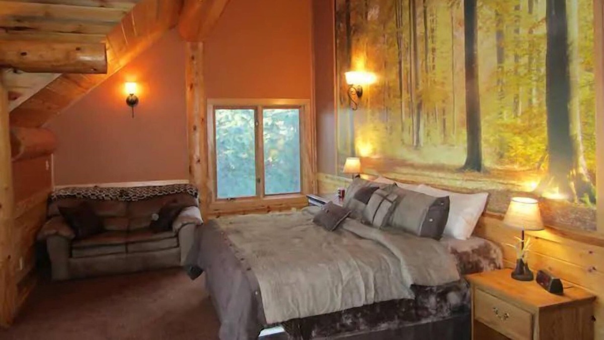 Viola Apartment | Striking 620 sq. ft. private suite on the upper floor of an amazing modern log home.
