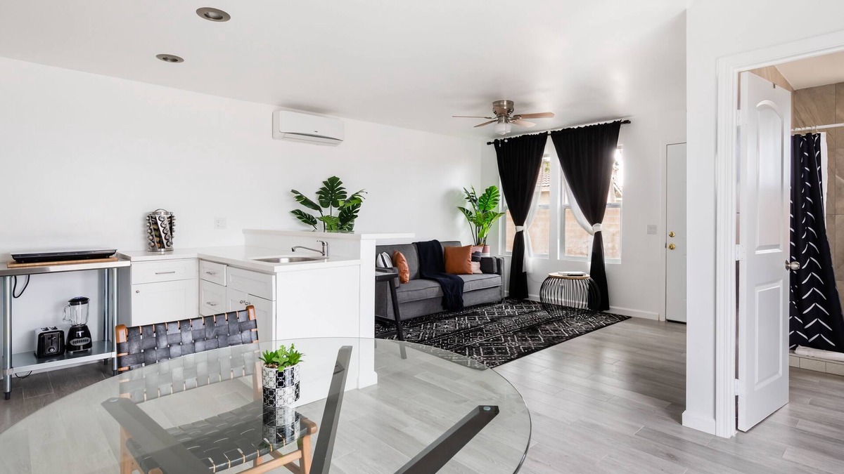 Desert Hot Springs Apartment | Striking Black & White Apt w Gated Entrance & Yard