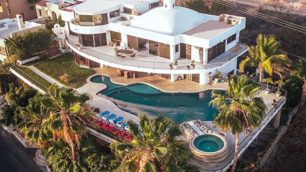 Cabo Bello Villa | Striking Ocean View with huge Pool - walk to Beach