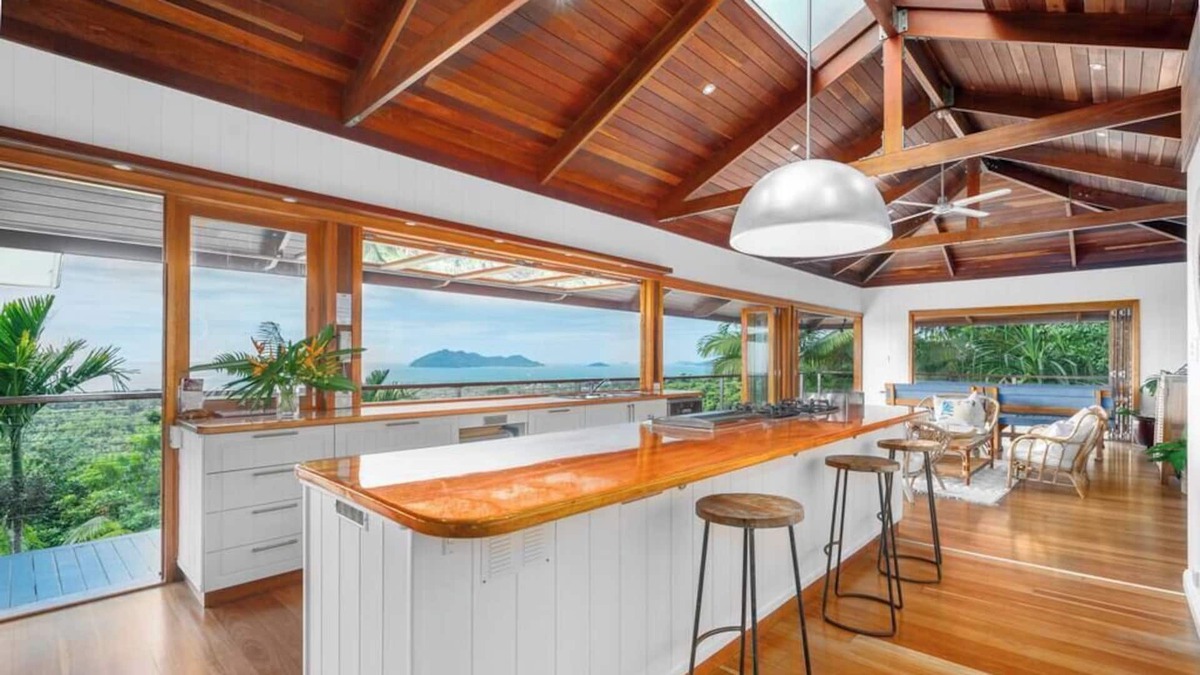 Mission Beach House | Stu's Lookout! Summar