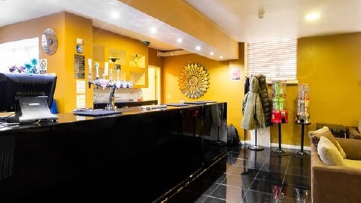 Luton Hotel | Stuart Hotel