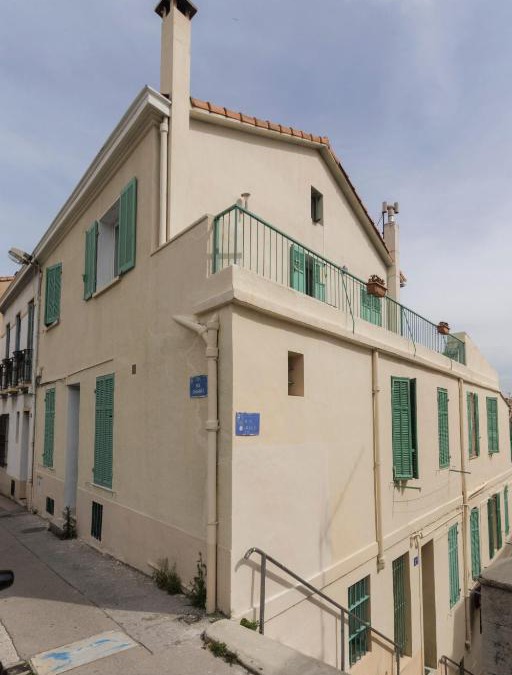 Saint-Lambert Apartment | Stud terras Ville Corniche 2 pers stat gratuit rue Modif suivt possib et accord exclusif