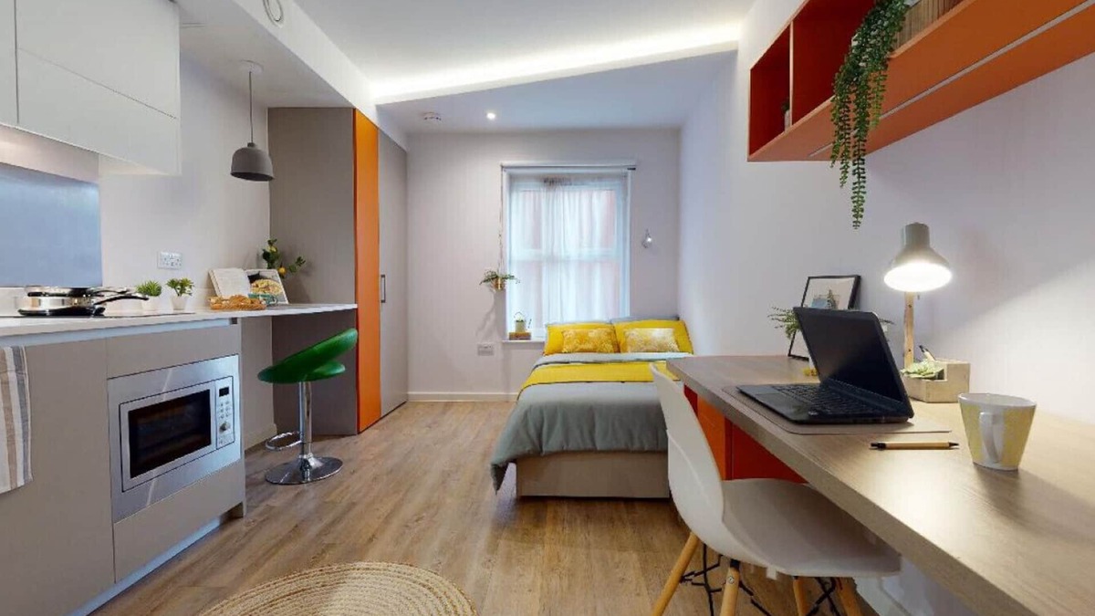 Runnymede Apartment | Student Only, Modern Studio with Kitchenette