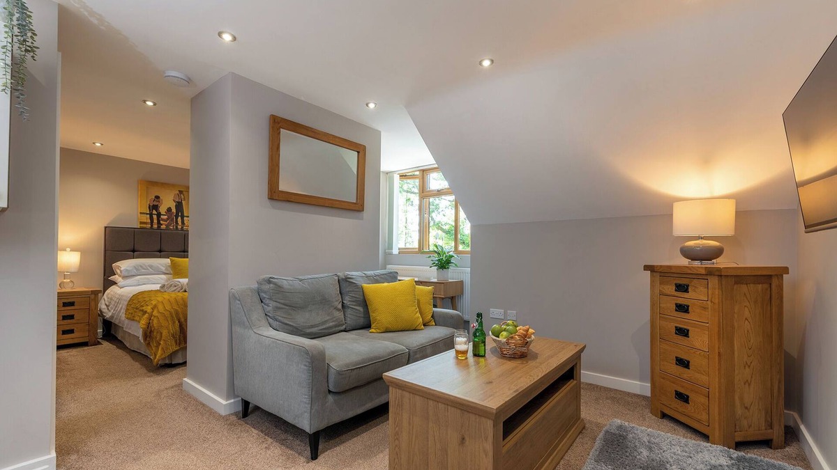 Warsash Apartment | Studio 1 - 1st Floor fully equipped double Studio Apartment.