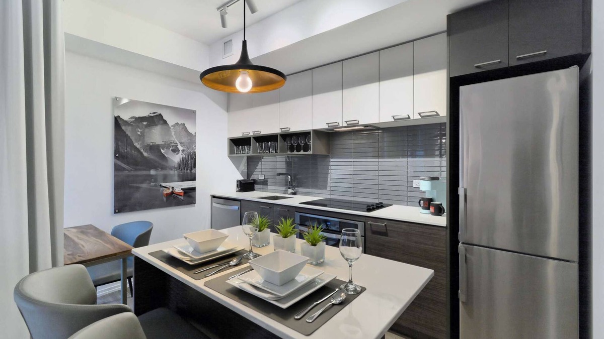 Bay Street Corridor Apartment | Studio/1 Bathroom Suite