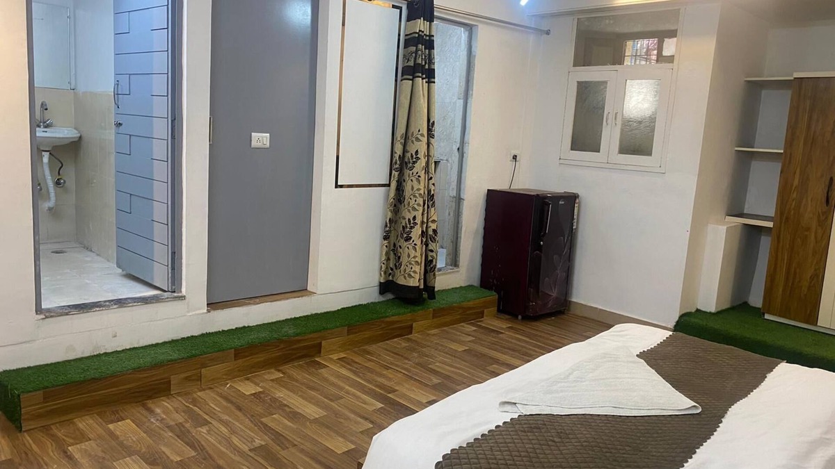 Saket Apartment | Studio 1-bedroom apartment with WiFi, AC in fabulous New Delhi