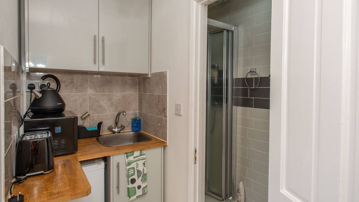 Plaistow and Sundridge Apartment | Studio 1 - Front, 1st floor