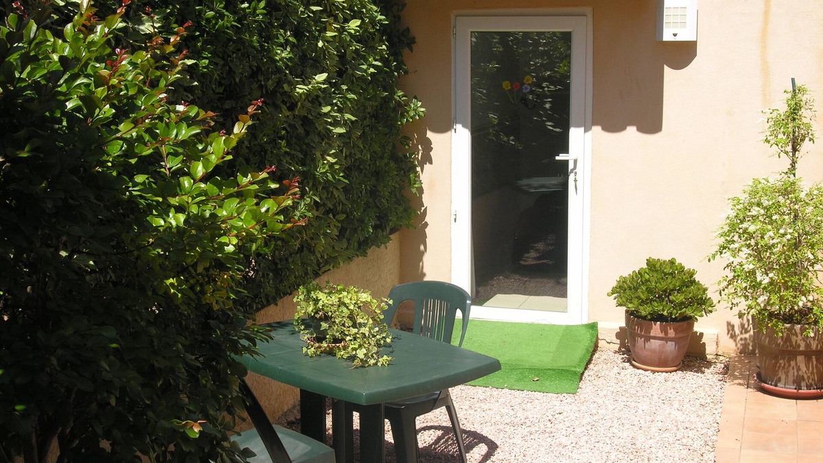 Sausset-les-Pins Apartment | Studio, 100m from the beach, recent, in quiet and green.