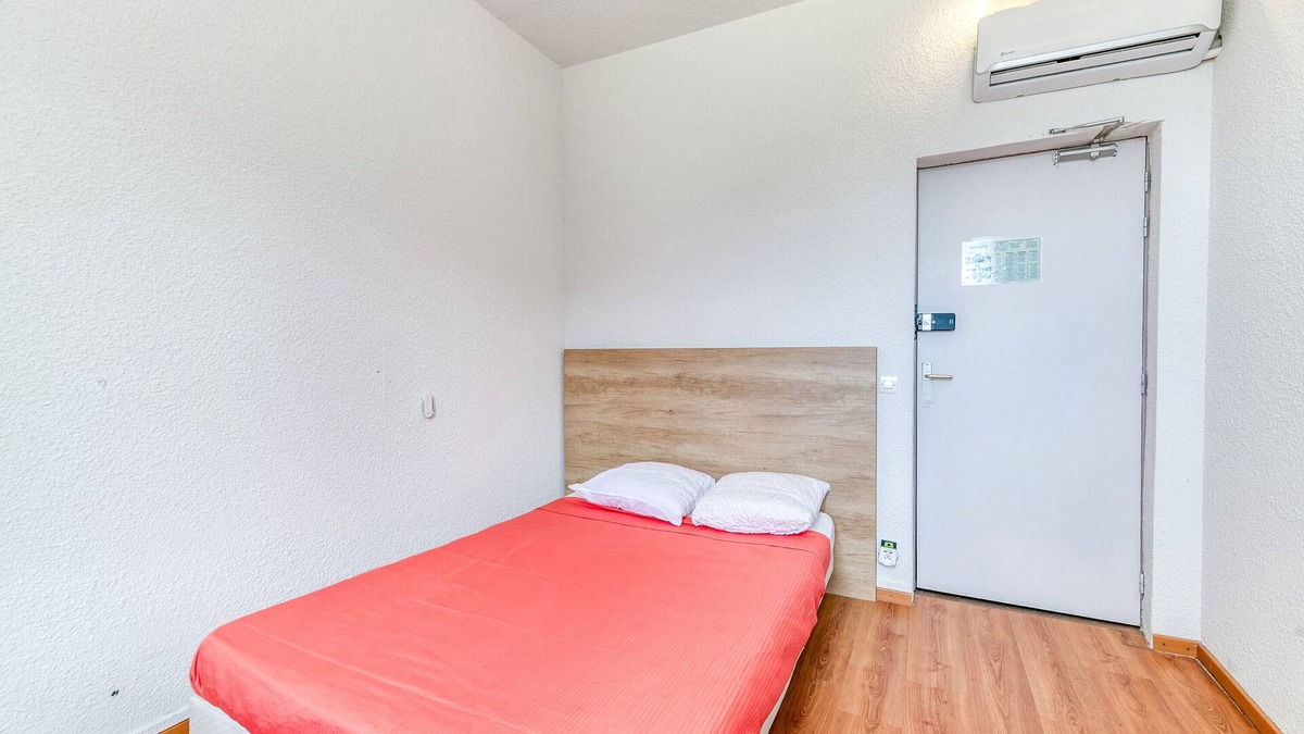 Arvillard Apartment | Studio '103' with Shared Pool, Shared Terrace and Wi-Fi