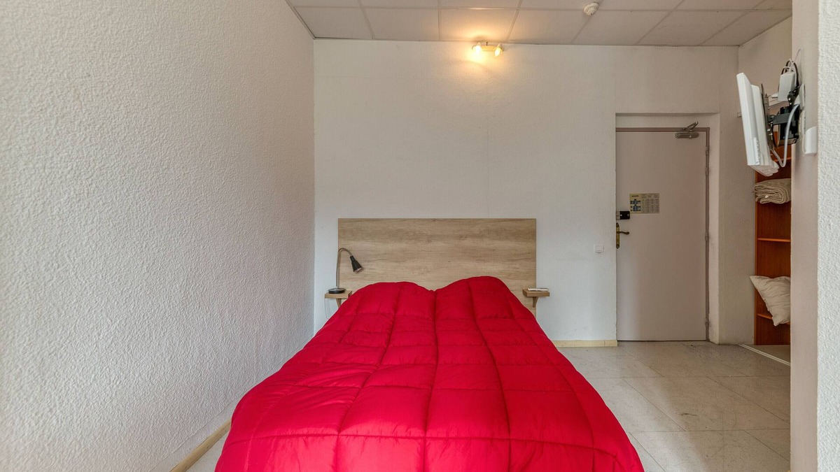 Arvillard Apartment | Studio '109' with Shared Pool, Shared Terrace and Wi-Fi