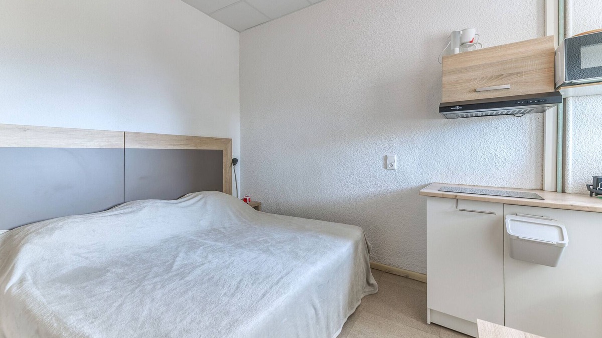 Arvillard Apartment | Studio '110' with Shared Pool, Shared Terrace and Wi-Fi