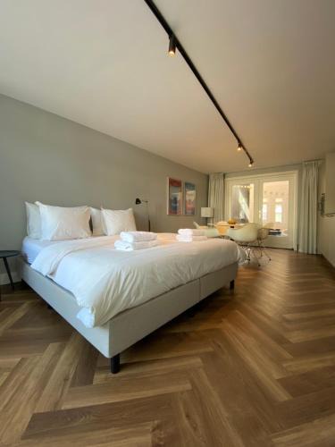 Municipality of Kampen Apartment | Studio 157, in de stad aan de gracht