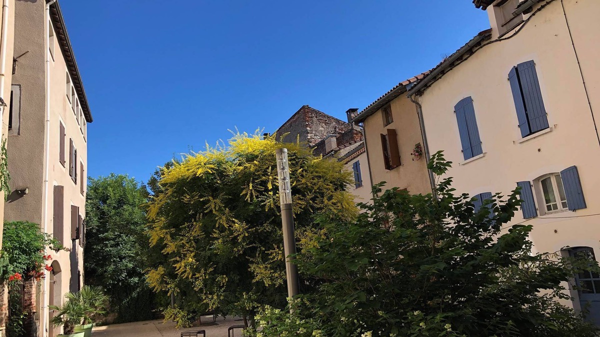 Cahors Old Town Apartment | Studio 2*, place Saint Priest, first floor