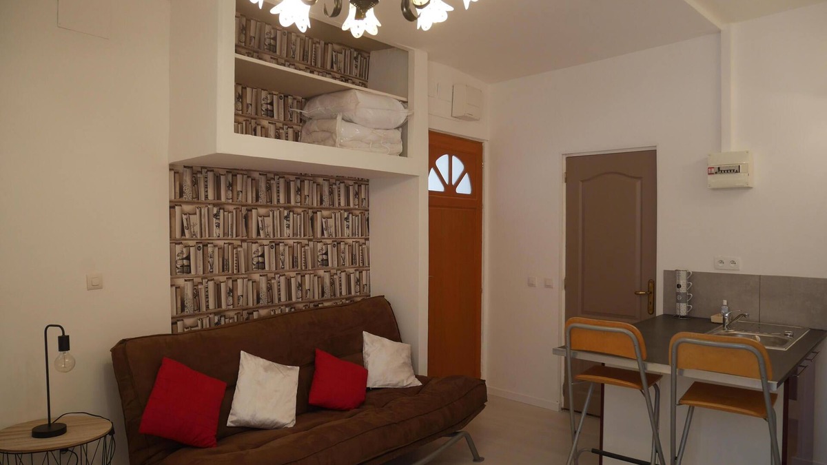 Pont-Saint-Esprit Apartment | studio 25 m2 furnished refurbished