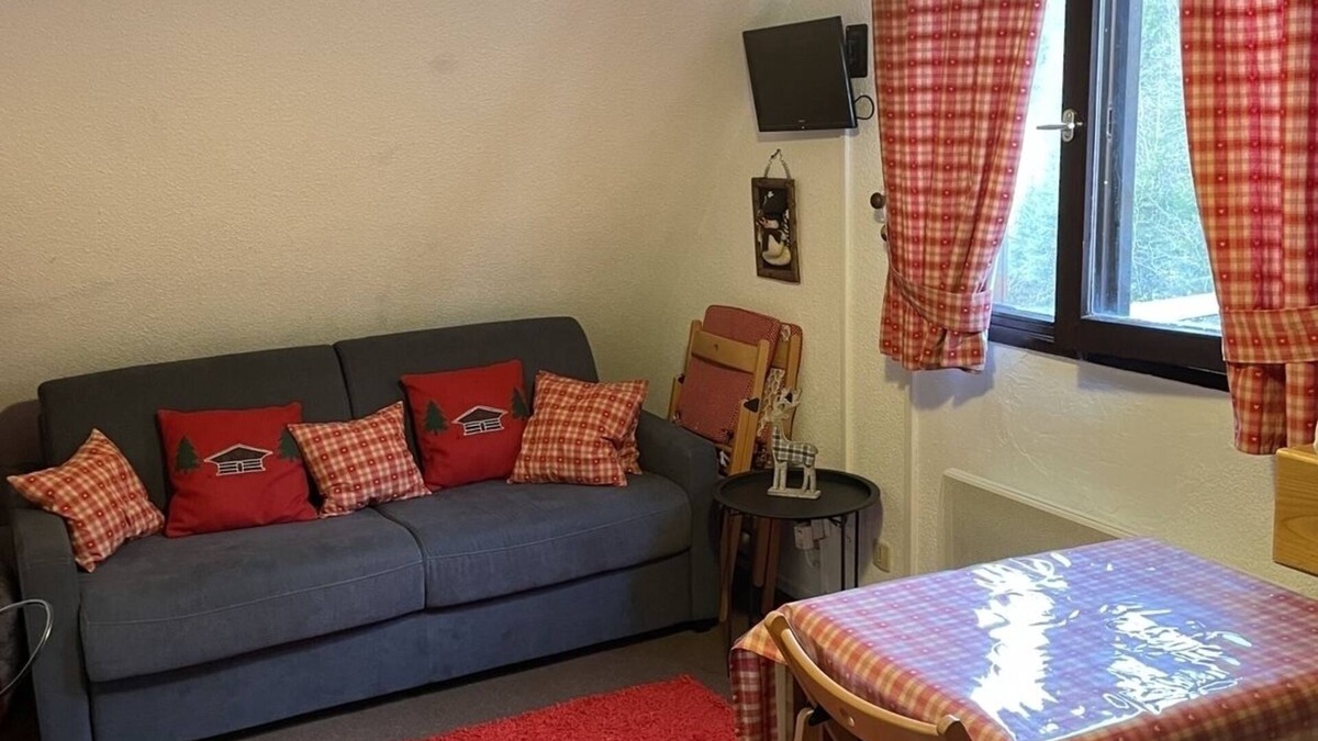 Le Pleynet Apartment | Studio 4 people Le Pleynet/Les 7 Laux at the foot of the slopes (120kms of slopes)