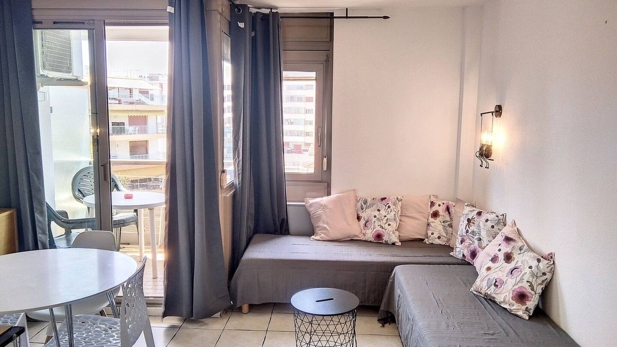 Juan-les-Pins Apartment | Studio 423 Bord de mer Résidence Graziella