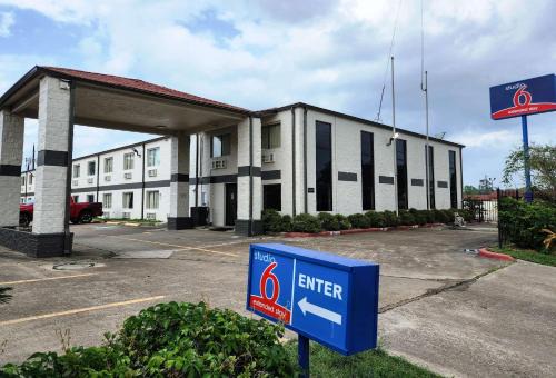 Channelview Hotel | Studio 6 Channelview TX Baytown West
