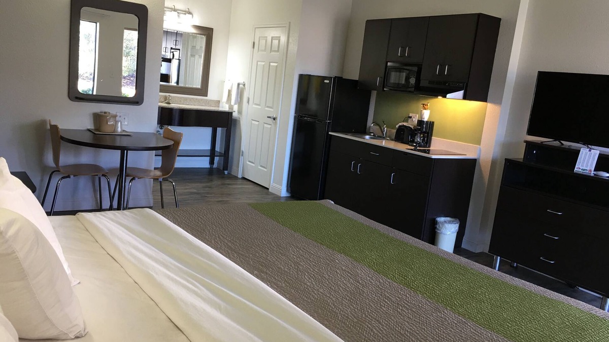 Twin Brook Hotel | Studio 6 Chattanooga, TN - East