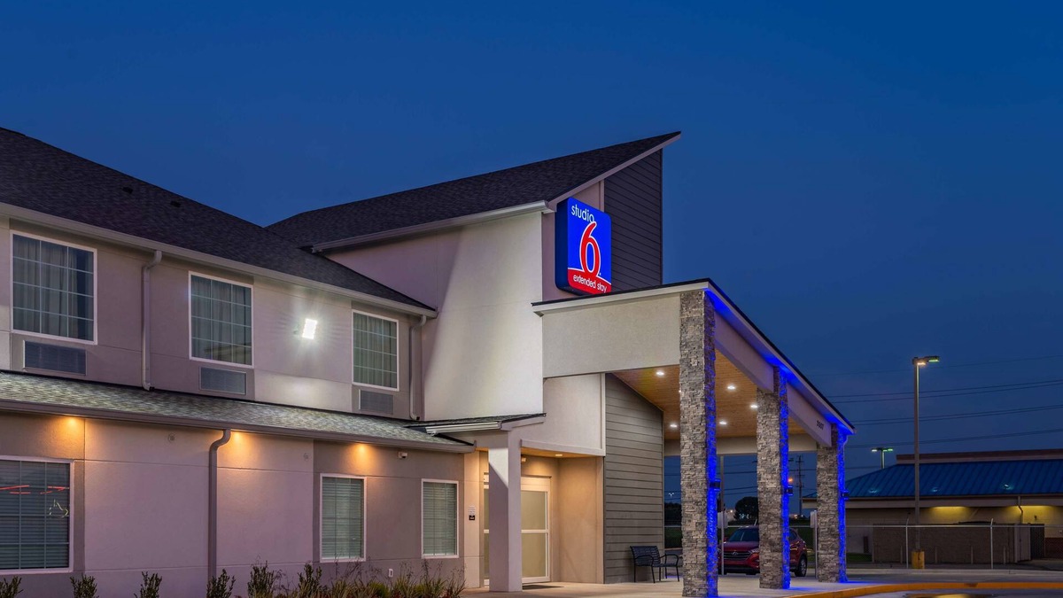 Lake Charles Hotel | Studio 6 Lake Charles, LA