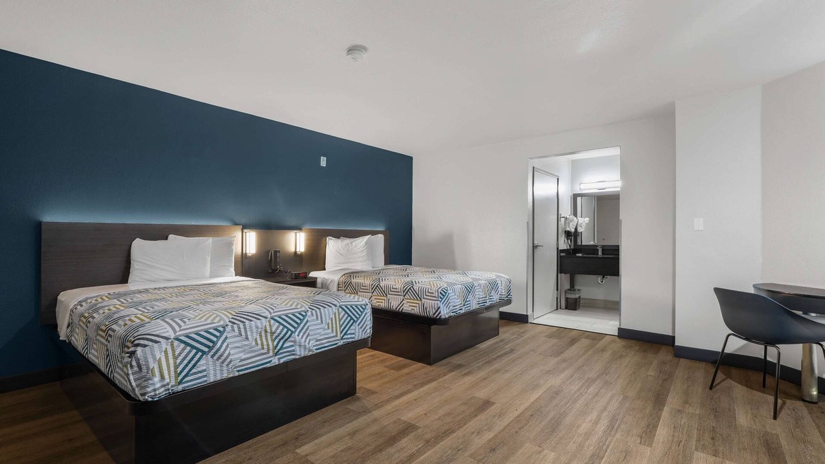 Central Escondido Hotel | Studio 6 Suites Escondido, CA