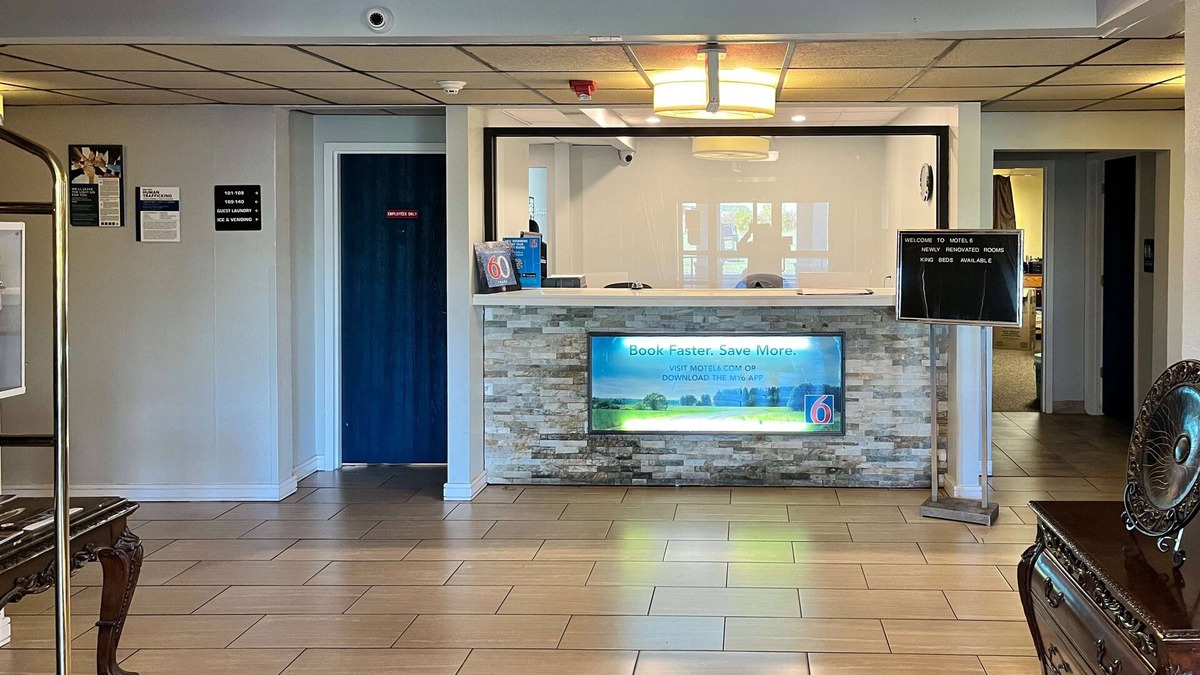 Springfield Hotel | Studio 6 Suites Springfield, OH