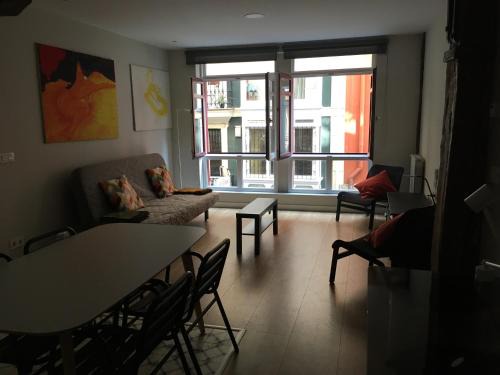 Bilbao Old Town Apartment | Studio 7calles, Casco Viejo. Bio