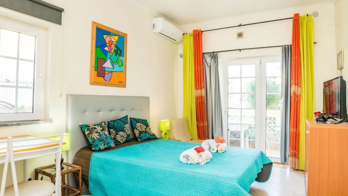 Albufeira Apartment | 'Studio Anastacio' with Pool, Private Terrace & Wi-Fi