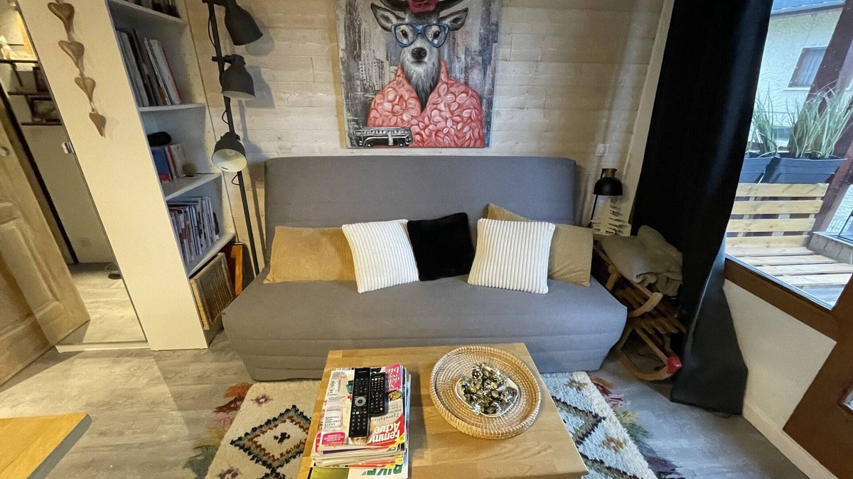 Bourg-Saint-Maurice Apartment | Studio Apartment 'Le Solaret' with Mountain View and Balcony