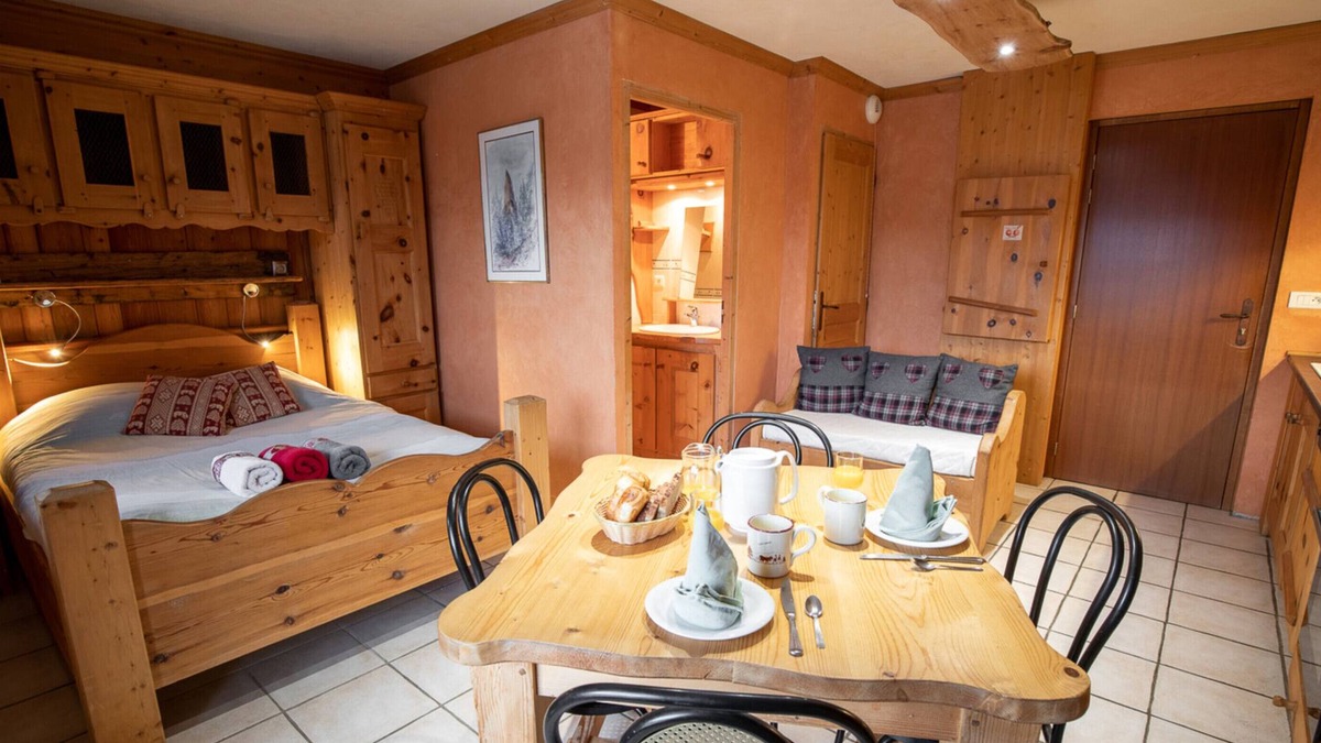 Sollieres-Sardieres Apartment | Studio Apartment 'Le Pin Cembro' with Mountain View, Private Terrace and Wi-Fi