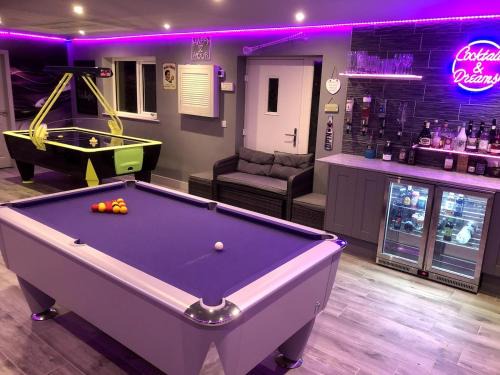 Hook Apartment | Studio Apartment with games room