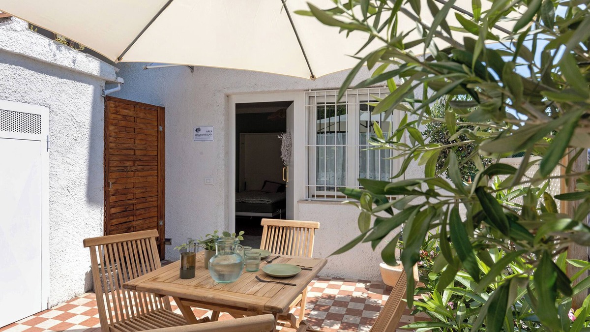 Rivoltella Apartment | Studio Apartment 'Il Sire - Casa Vacanza' with Private Terrace, Wi-Fi and Air Conditioning