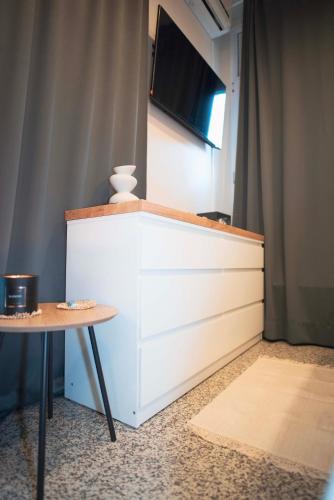 Zagreb Apartment | STUDIO APARTMAN ZEN with hotel vibes, free parking, self check-in, WIFI & Netflix
