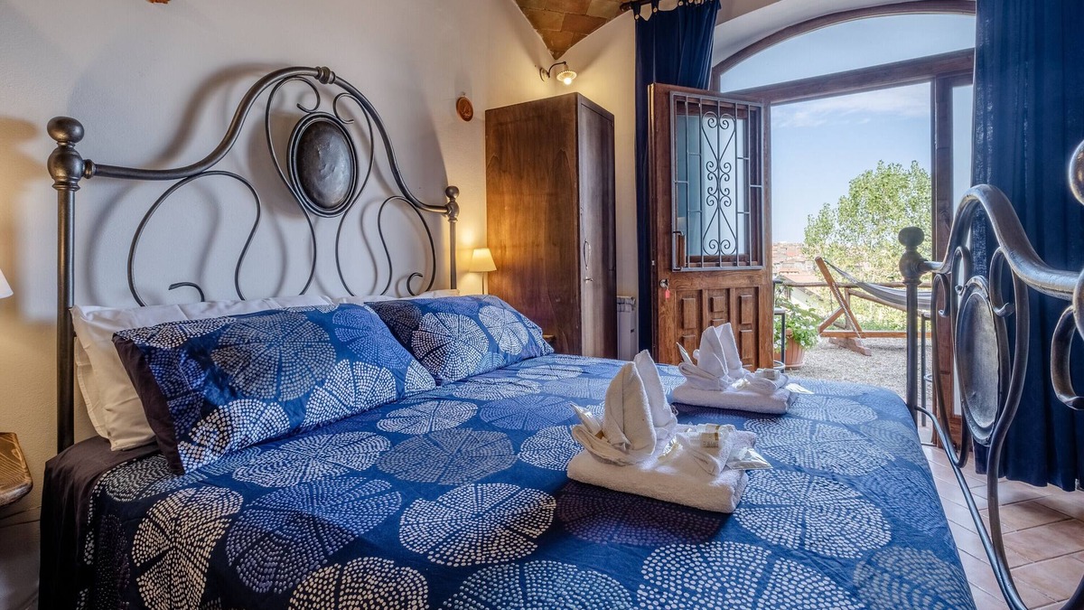 Castel del Piano Apartment | Studio Apartment 'Il Bosco' with Shared Terrace, Shared Garden and Wi-Fi