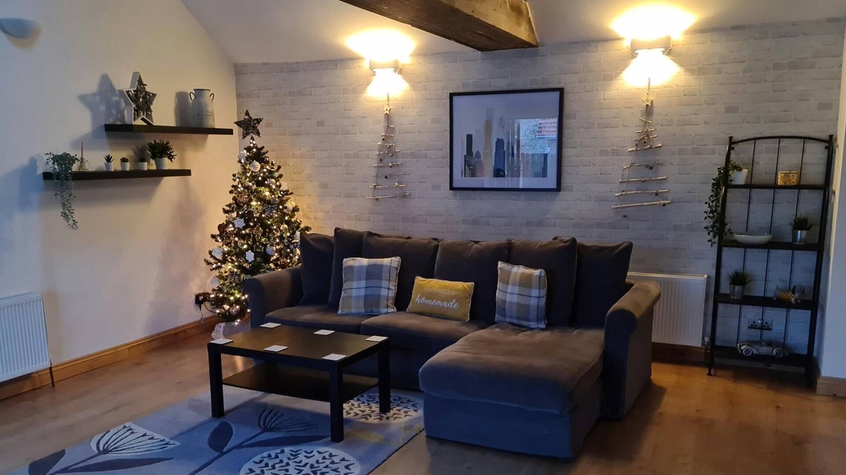 High Littleton House | Studio Apartment with Gallery Style Double Bedroom