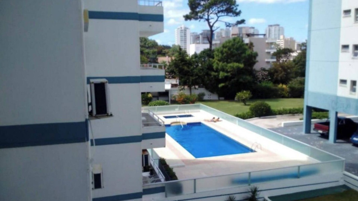Aidy Grill Apartment | Studio Apartment in "Chesterfield Building"