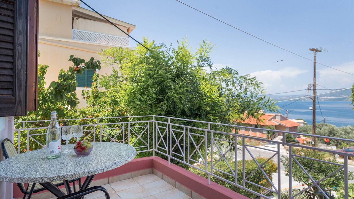Nikiana Apartment | Studio Apartment '3 Adults No 3' with Sea View, Wi-Fi and Air Conditioning