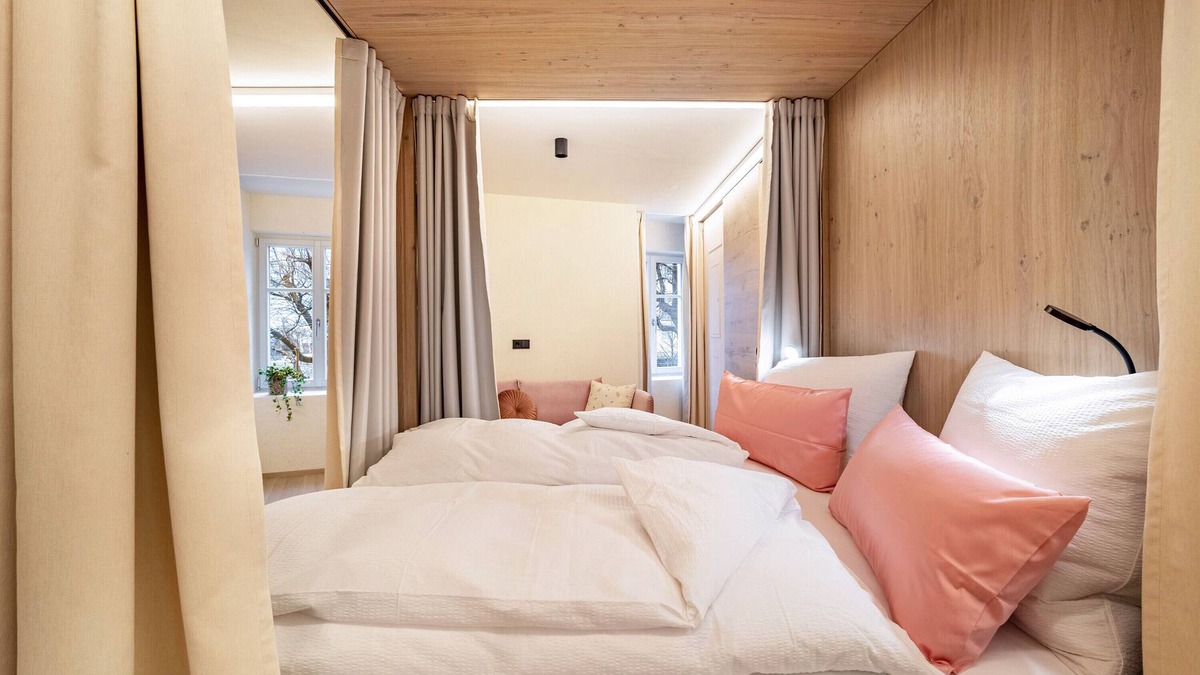 Old Town Apartment | Studio Apartment 'Avia Living Anna' with Mountain View, Balcony and Wi-Fi