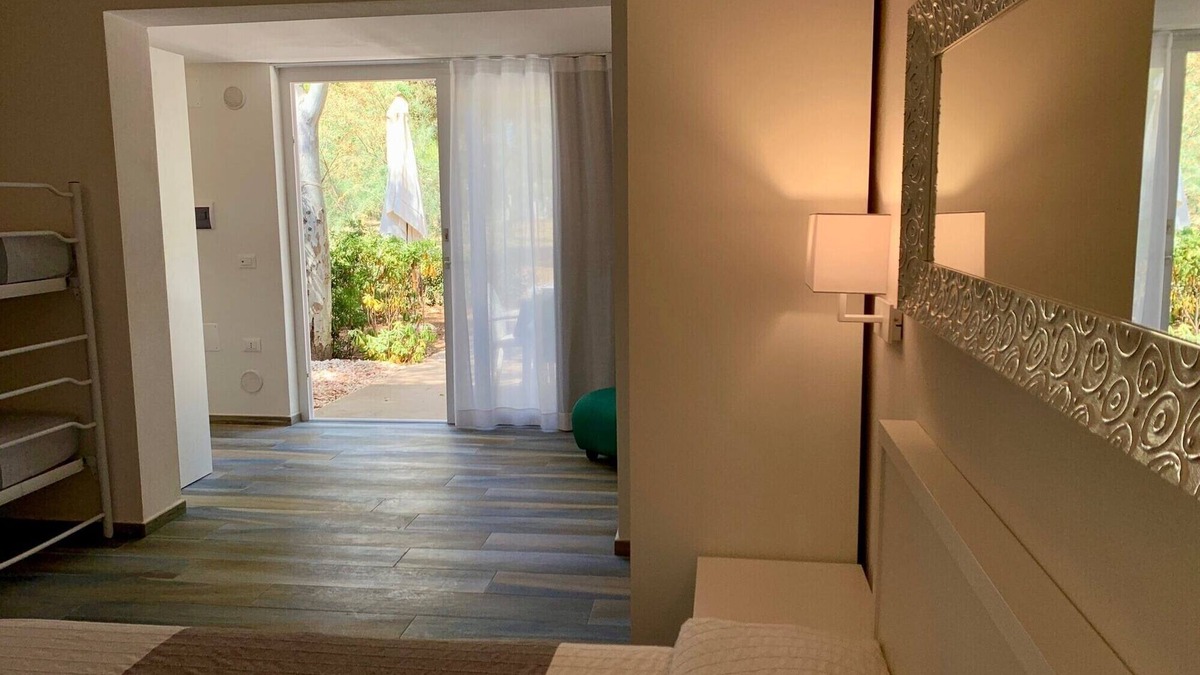 Chiesiola Apartment | Studio Apartment 'Baia Falcone-Villetta Mare 107' with Sea View, Wi-Fi and Air Conditioning
