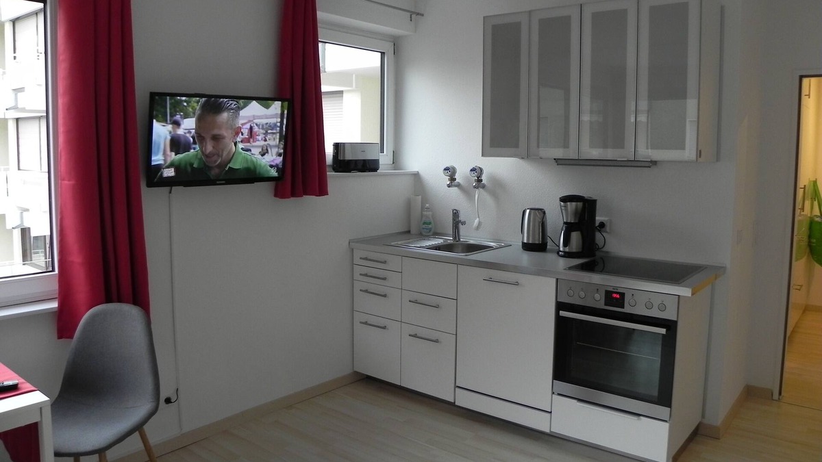 Neu-Ulm Apartment | Studio apartment - central, parking lot, Danube+Ulm old town on foot