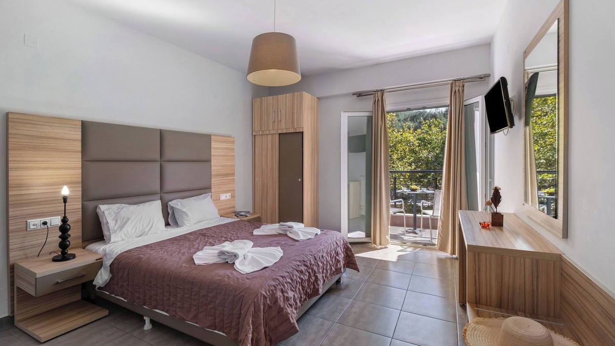 Anthousa Apartment | Studio Apartment 'Deluxe 2 Adults - A' with Shared Terrace, Wi-Fi and Air Conditioning