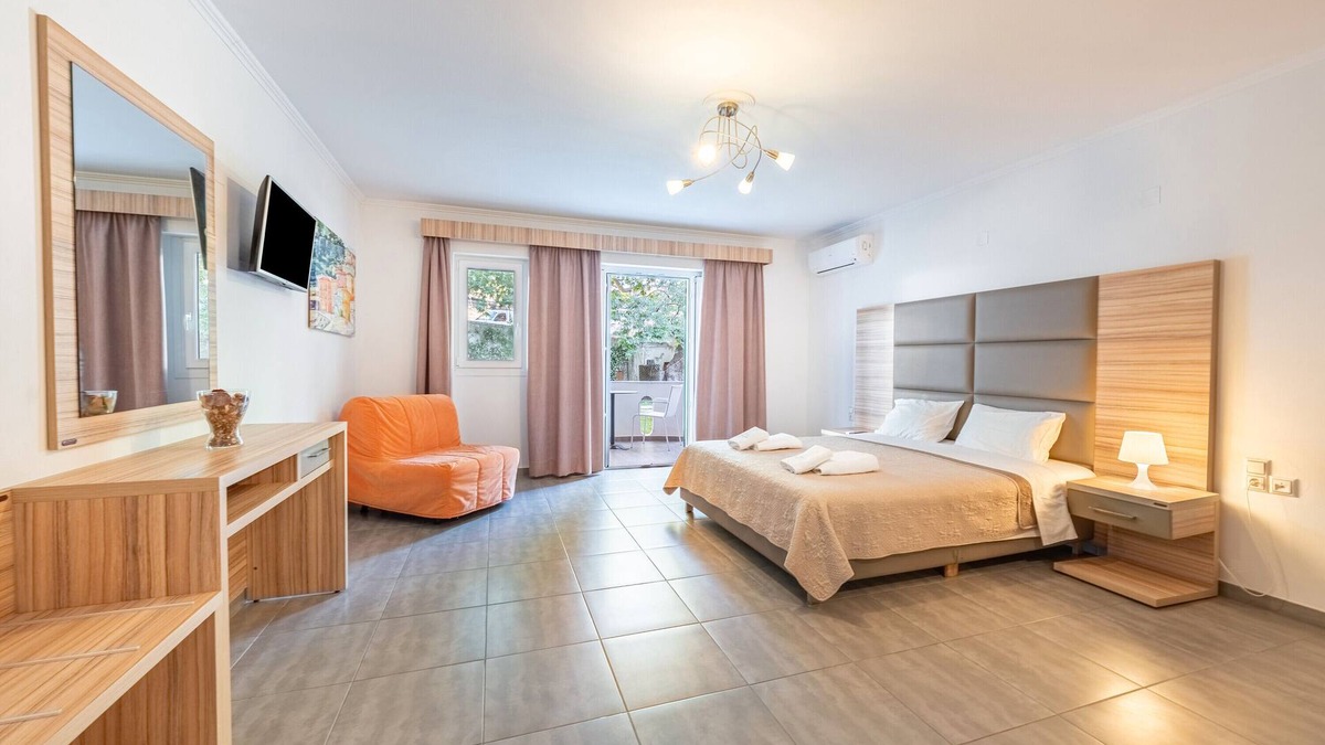 Anthousa Apartment | Studio Apartment 'Deluxe 2 Adults - D' with Shared Terrace, Wi-Fi and Air Conditioning