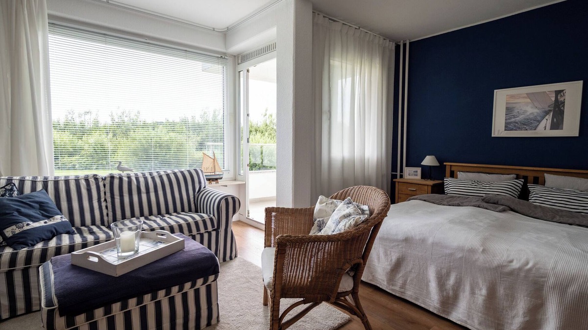 Schausende Apartment | Studio Apartment 'Ferienwohnung Möwennest' with Sea View, Balcony and Wi-Fi