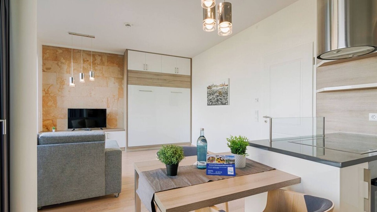 Wilsdruffer Vorstadt/Seevorstadt-West Apartment | Studio apartment in the old town of Dresden, kitchen, shower, service