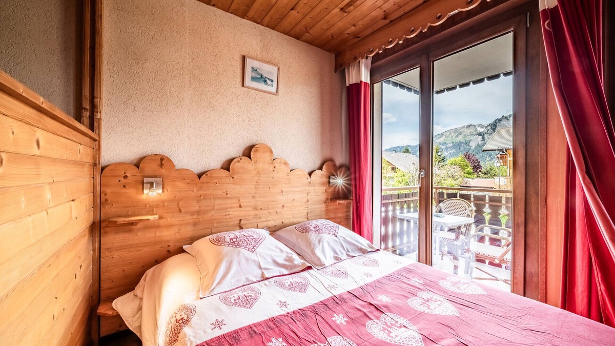 Chatel Apartment | Studio Apartment 'Le Blanchot - 4 Pers' with Mountain View, Balcony and Wi-Fi