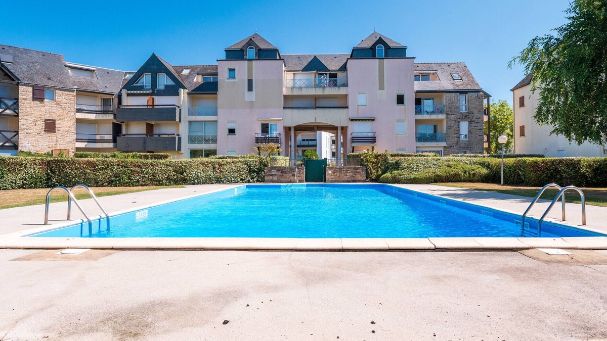 Arzon Apartment | Studio Apartment 'Le Sea Bird Crouesty' with Shared Pool and Private Terrace