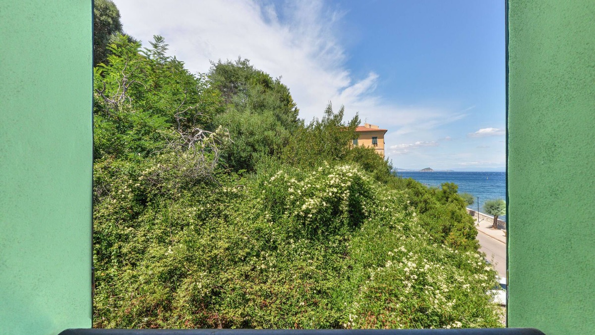 Rio Marina Apartment | Studio Apartment 'Loft Grecale' with Wi-Fi and Air Conditioning