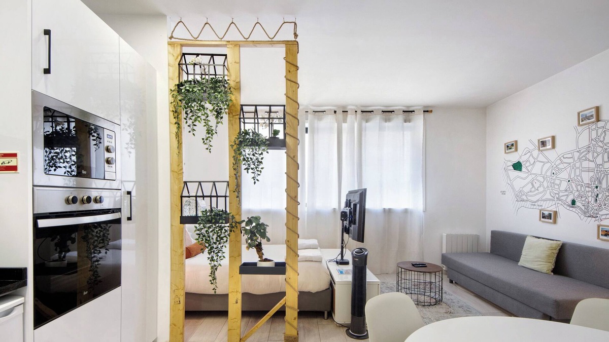Ramalde Apartment | Studio Apartment "Minimalist City Centre" with A/C & Wi-Fi
