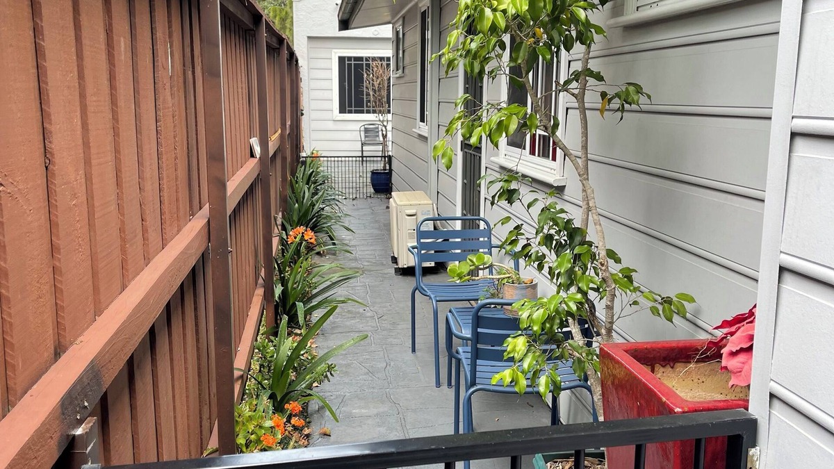 Manly Apartment | Studio apartment minutes to beachn