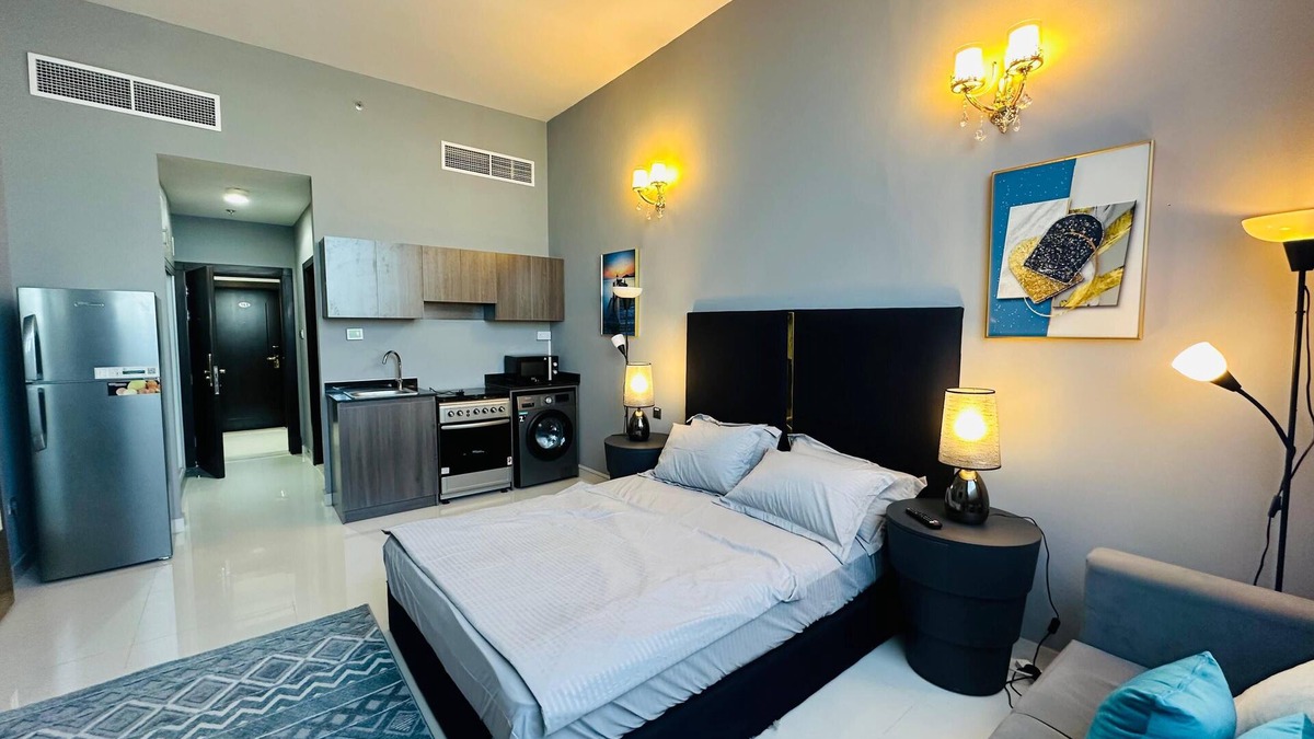 Jumeira 3 Apartment | Studio apartment on suitable location shiekh zayed road